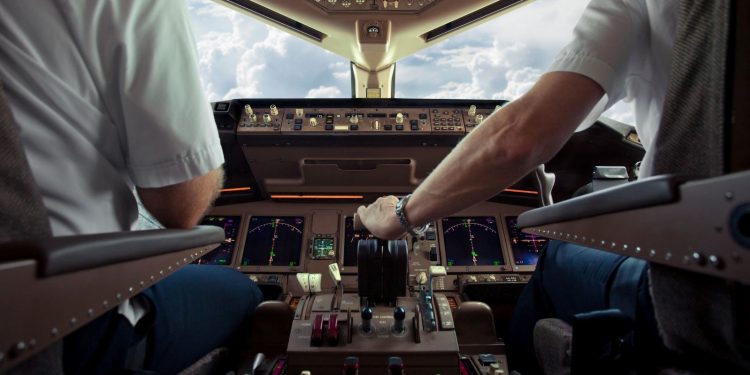 İnsansı robot pilot oldu: ChatGPT destekli “PiBot” tanıtıldı
