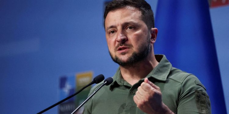 Zelenski, askere alım şeflerinin hepsini görevden aldı: Rüşvet vatana ihanettir