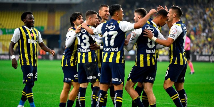 Kasımpaşa-Fenerbahçe maçı ne zaman, saat kaçta ve hangi kanalda? Fenerbahçe 8’de 8 peşinde